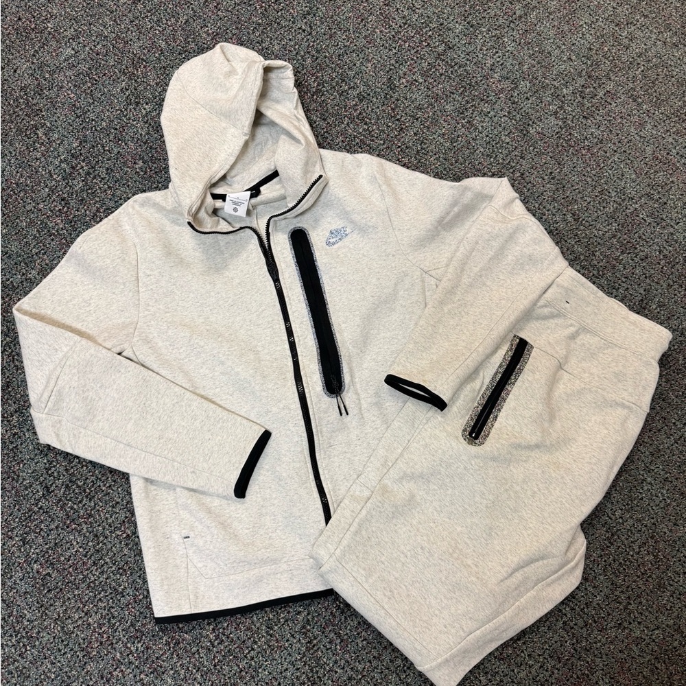 Nike Light Gray Tech Fleece Set-Jacket & Jogger Pants Size M
